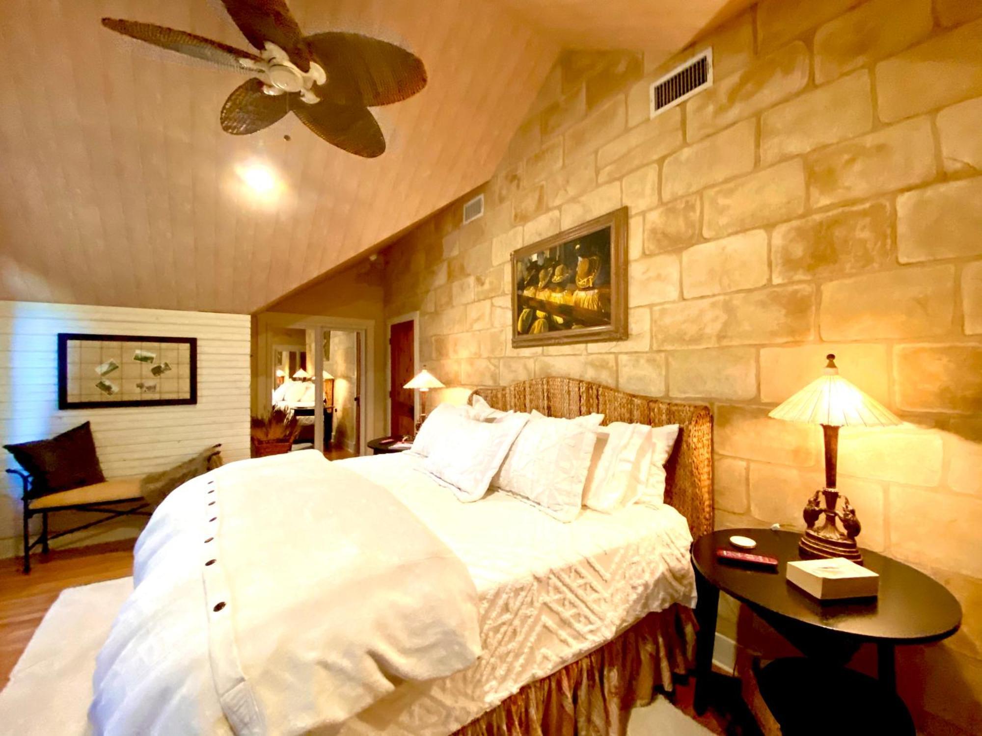 V700 Ranch Stays Marble Falls Kültér fotó